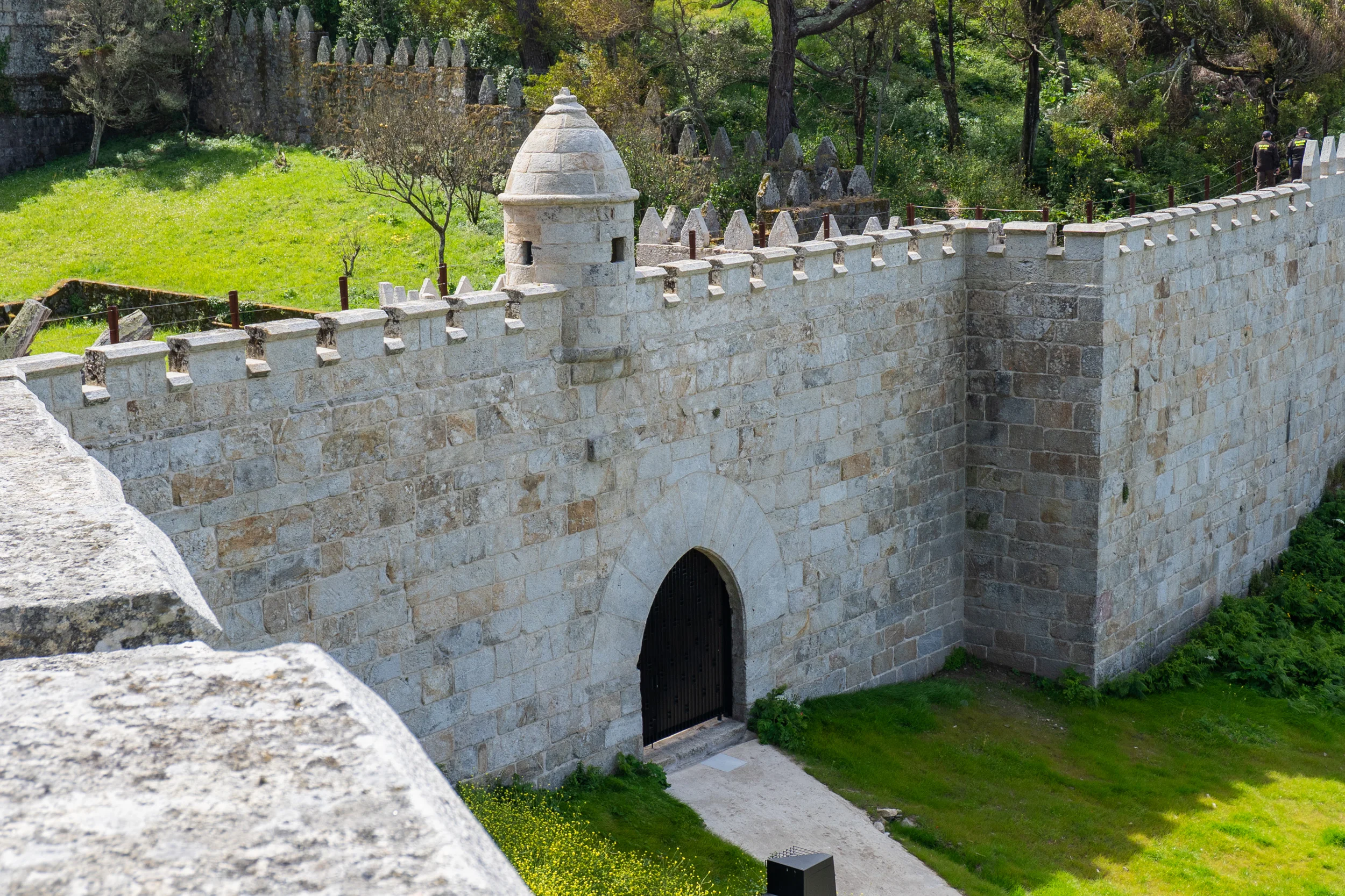 Visitar la Fortaleza de Monterreal sin alojarse: qué se puede ver y cómo entrar