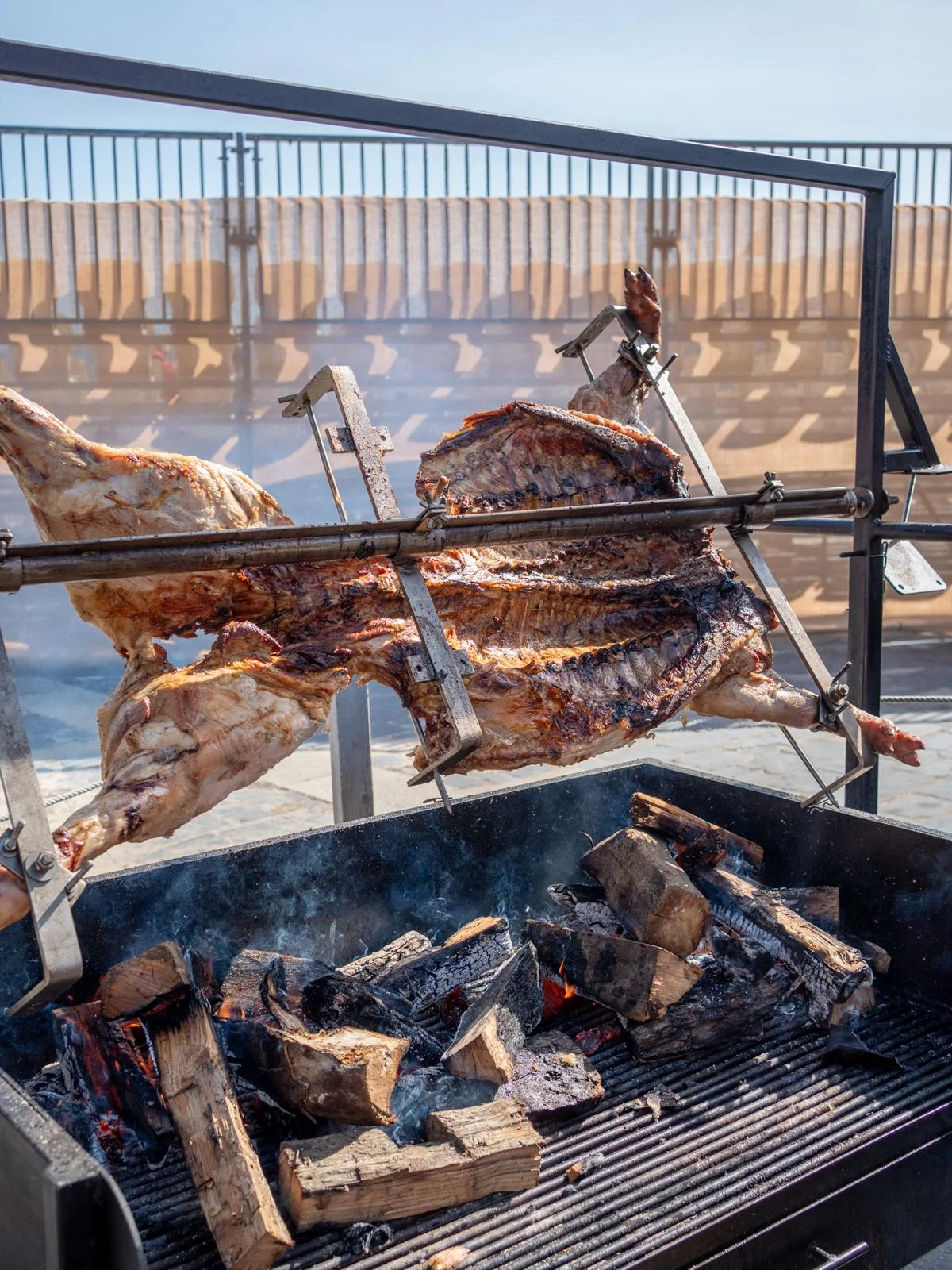 Porco o espeto - Gastronomía Festa da Arribada