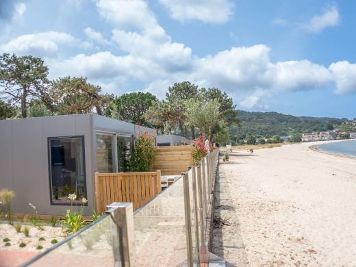 Playa atlántica de arena clara en las Rías Baixas