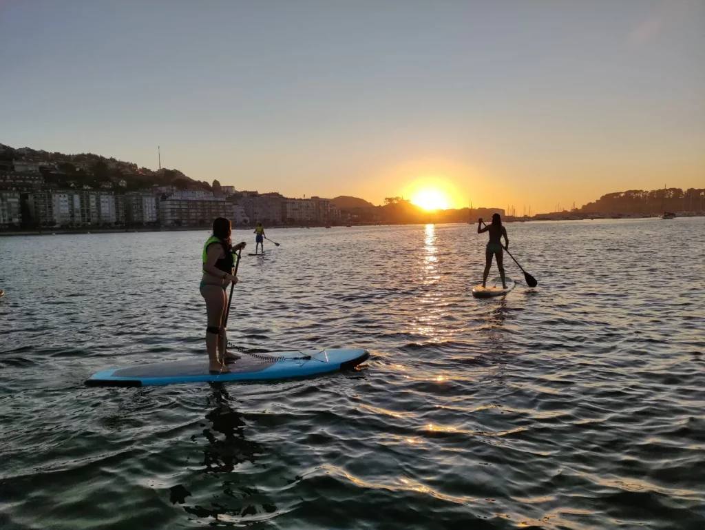 Surf en la Playa de Ladeira, Baiona, Galicia