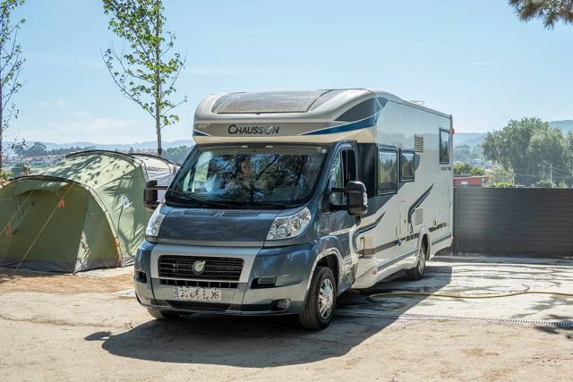 Dónde aparcar una autocaravana en Baiona: zonas, normas y consejos